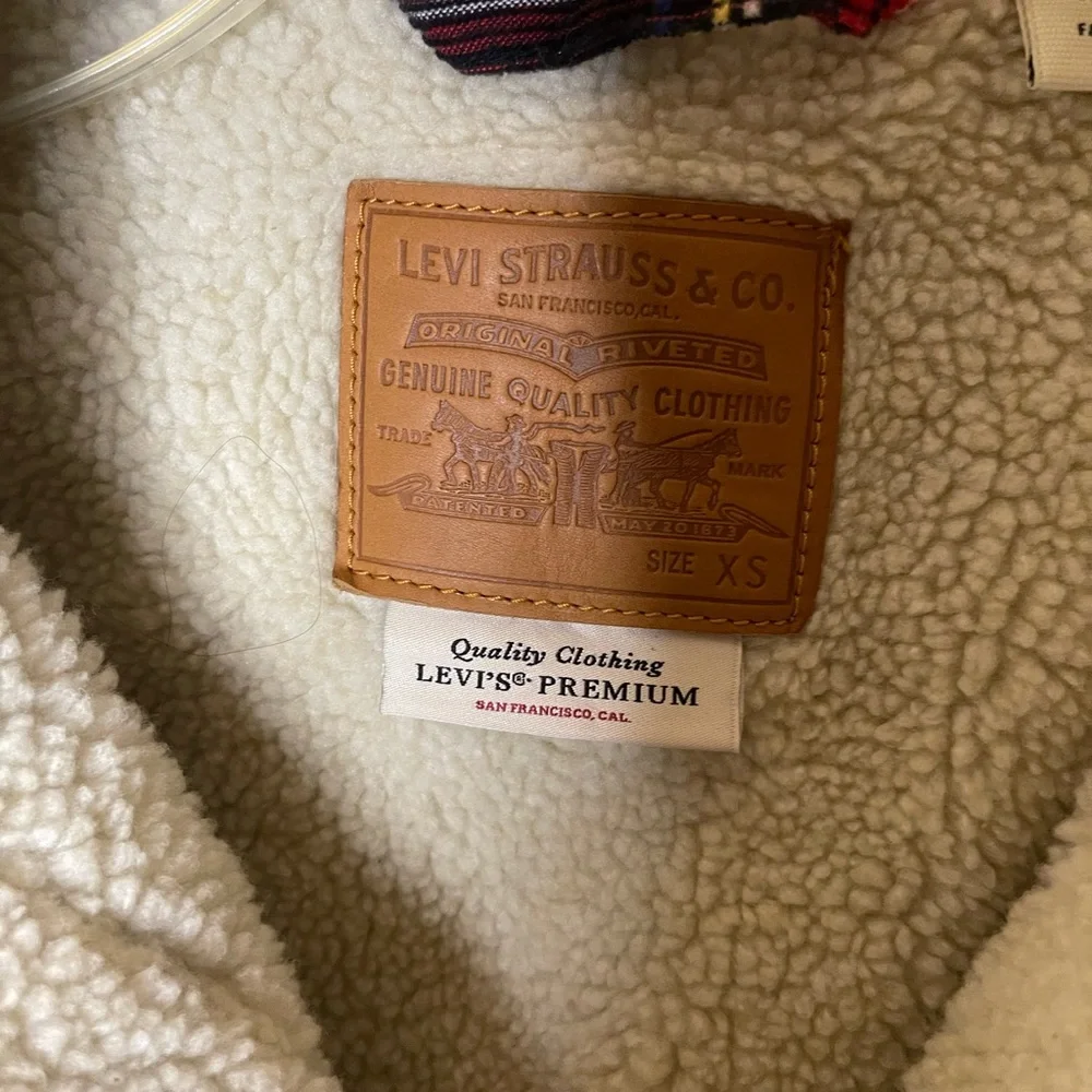 Levi's Cream Sherpa Jacket with Corduroy Plaid Accents Sz XS - Picture 4 of 6